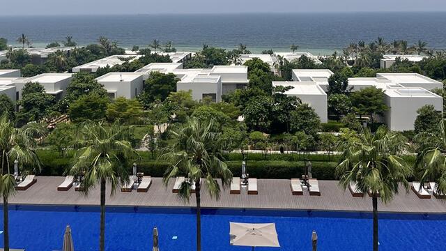 Tour operators advise tourists not to cancel tours to the Middle East booked for late dates