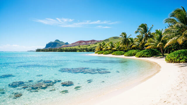 Russian tourists rush to Mauritius despite no direct flights