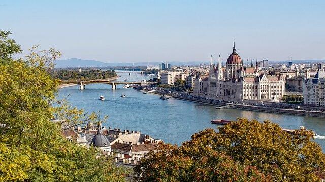 Hungary to open for vaccinated tourists from Russia