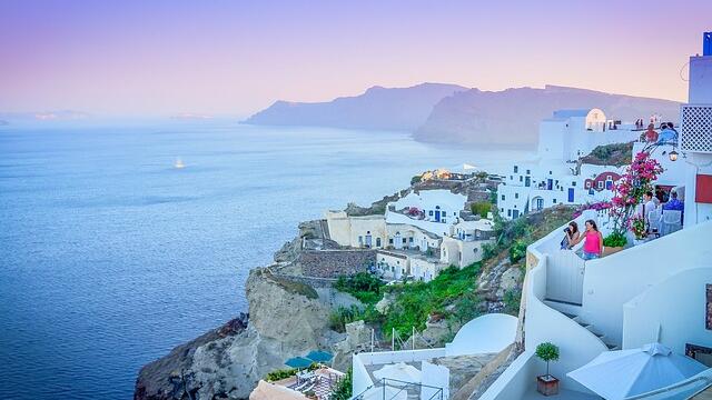 Tours to Greece for the summer are sold with discounts of up to 30%